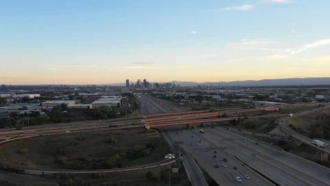 Denver Highway Normal Speed - Drone - 4K 動画素材 124979437