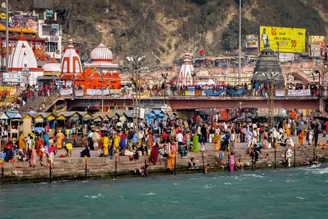 Deotees bathing at Har Ki Pauri ,the famous ghat on the banks of the Ganges i Stock Photos