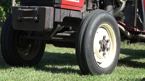 Departure of a tractor to the press Video stock 55437878