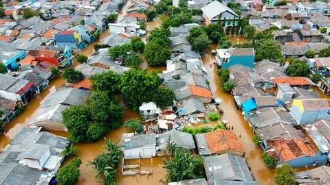 Depiction of flooding. devastation wrought after massive natural disasters. Stock Footage 125404068