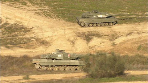 Deployment of battle tanks Видео 86851663