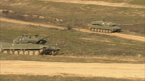Deployment of battle tanks Видео 86852186
