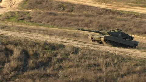 Deployment of battle tanks Видео 86852228