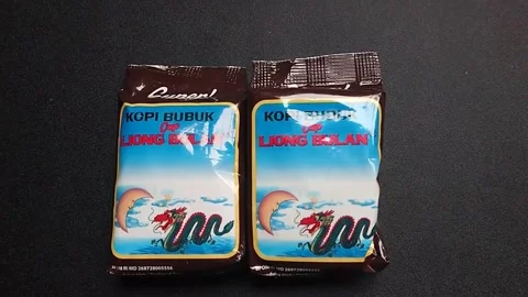 Depok, bogor, west java, indonesia traditional local arabica coffee small pack Vídeo Stock 218411344