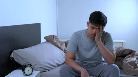 Depressed young Asian man cannot sleep from insomnia 库存影片 156638318