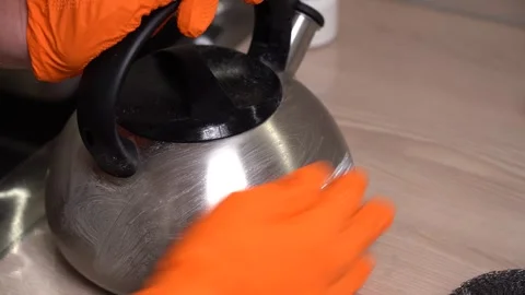 An In-Depth Look at the Process of Cleaning a Stainless Steel Kettle: Effective Stock-Footage 321051120