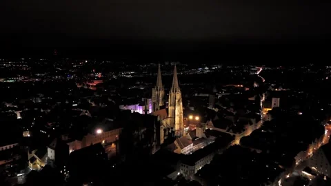 Der Dom St. Peter zu Regensburg, Regensburger Dom Deutschland, Luftansicht in Stock Footage 297501482