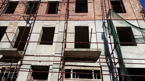 Derelict facade with scaffold Vídeos de archivo 97206537