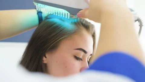 Dermatologist performs the procedure of ultraviolet comb to cure psoriasis Stock-Footage 100608842