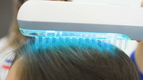 Dermatologist performs the procedure of ultraviolet comb to cure psoriasis Stock-Footage 101438005