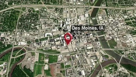 Des Moines City Map Zoom (IA, USA) from Space to Earth Video stock 240130688