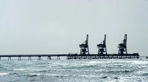 Desalination pier Vídeos de archivo 8976111