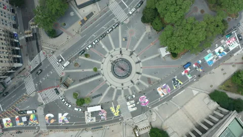 Descending and spinning onto Foley Square and BLM mural in Manhattan Stock Footage