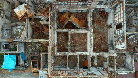 Descending Drone View of Destroyed House in Irpin - Ukraine War Vídeos de archivo 228892809