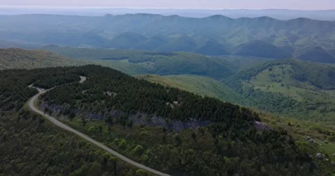 Descending Over Rolling Ridges Spruce Knob Stockbeeldmateriaal 328388936