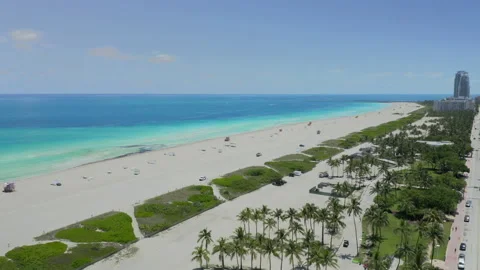 Descending Panoramic view of empty Miami Beach 動画素材 130331759
