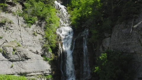 Descending reverse aerial over Upper Falls waterfall in Provo Canyon Utah 스톡 동영상 248174062
