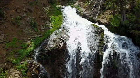 Descending small waterfall Video stock 86480347