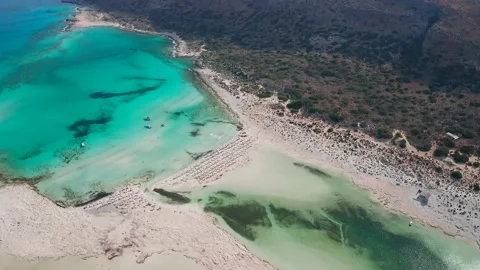 Descending Top down view Beautiful clear turquoise Sea at touristic Balos Vidéo 166084524