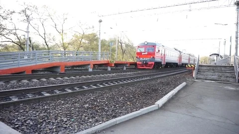 Descending train Vídeo Stock 107405605