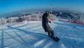descent from the mountain on a snowboard HD動画
