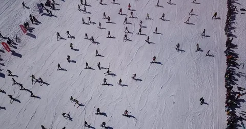 The descent from the mountain on a snowboard 스톡 동영상 113077110