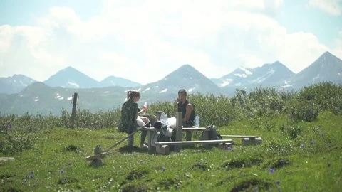 Descent in the mountains Видео 94585314