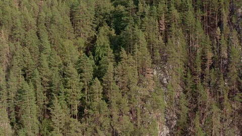 The descent shot. The copter comes down overlooking the rock. 스톡 동영상 116605377