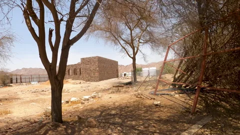 Desert Development - Construction Site in Arid Mountain Landscape Vídeo Stock 321160335