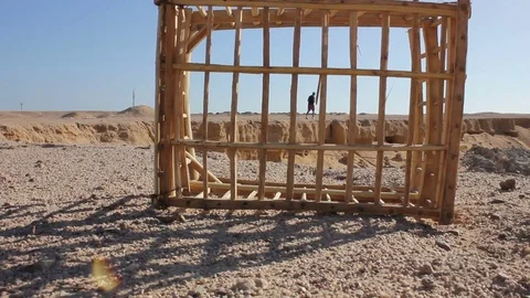 Desert, empty box, in the distance man Vidéo 82453878