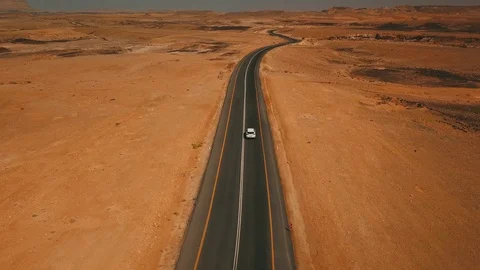 Desert highway at mitzpe ramon Stock Footage