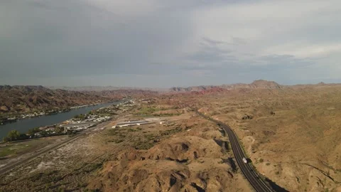 A Desert Highway Next To A River Vídeo Stock 209294156