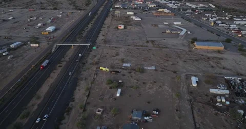 Desert Highway Tilt Downs Vídeo Stock 322532161