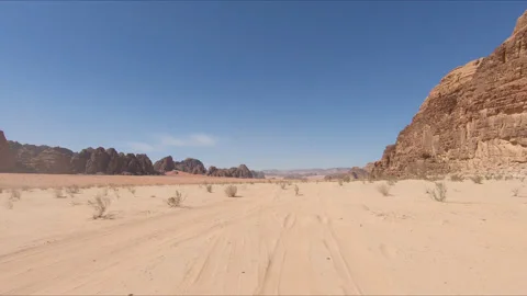 Desert jeep driving point of view Wadi Rum Jordan Vidéo 194445127