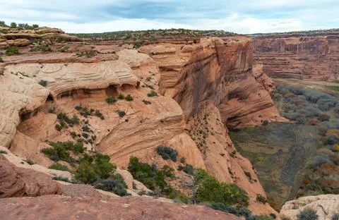 Desert landscape, view of red eroded rocks, Canyon de Chelly National Monum.. Stock-Fotos