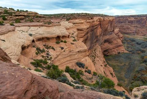 Desert landscape, view of red eroded rocks, Canyon de Chelly National Monum.. Stockfoto's