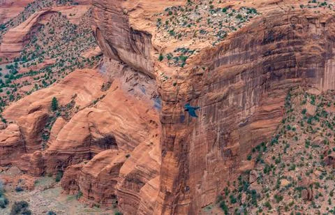 Desert landscape, view of red eroded rocks, Canyon de Chelly National Monum.. Fotos Stock