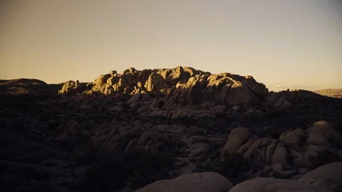 Desert Landscape w Mountains at Sunset - 4K 24fps Stylish Grade Stock-Footage 104425541