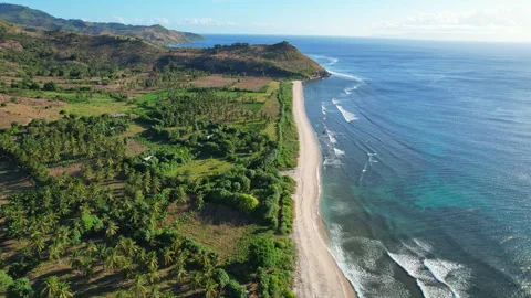 Desert Point coast, at the edge of West Sekotong, in Lombok island, Indonesia 库存影片 337437418
