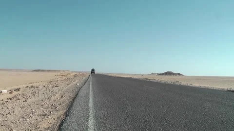 Desert road in Egypt 库存影片 7734483