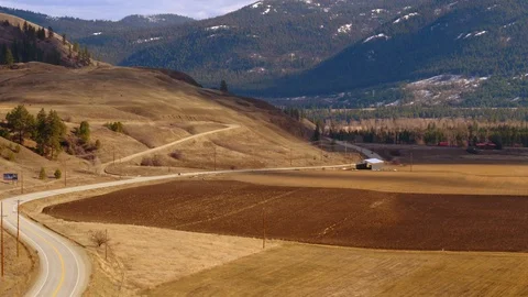 Desert Road With Mountains Drone shot 库存影片 121170053