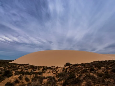 Desert sand dune with slow moving clouds Video stock 80278973