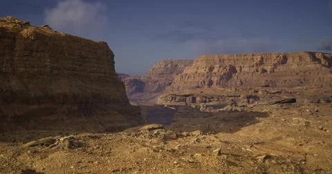 Desert scene with cliffs and dramatic rocks under a clear sky Stock Illustration