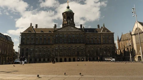 Deserted Dam square in Amsterdam during Corona crisis. Video stock 129076963