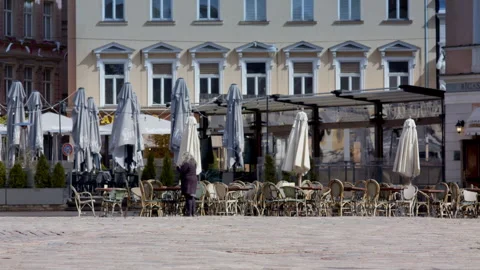 Deserted Dome Square in Riga during peak tourist season. Empty cafes Stock Footage 309553481