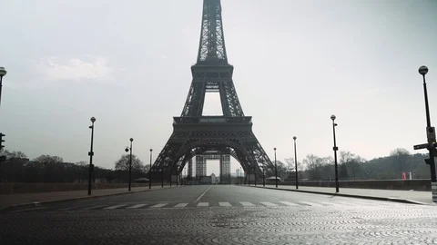 Deserted Eiffel tower during coronavirus lockdown in Paris, france 스톡 동영상 126753252