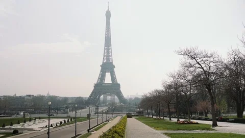 Deserted Eiffel tower view during coronavirus crisis in Paris 스톡 동영상 126753179