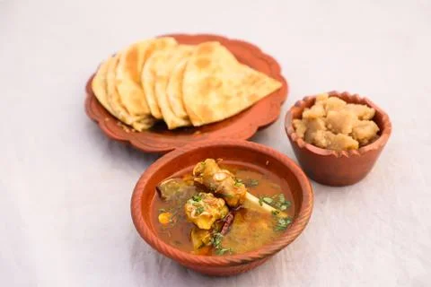 Desi breakfast Mutton nalli nihari, Halwa and paratha served in dish isolat.. 写真素材