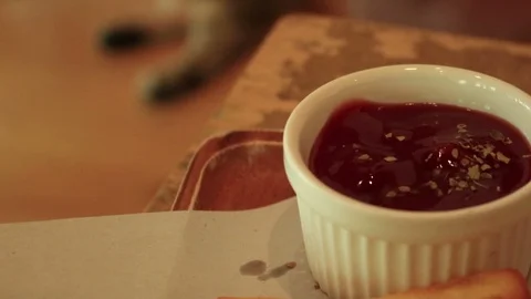 Design coffee cup  butter closeup Vidéo 104077611