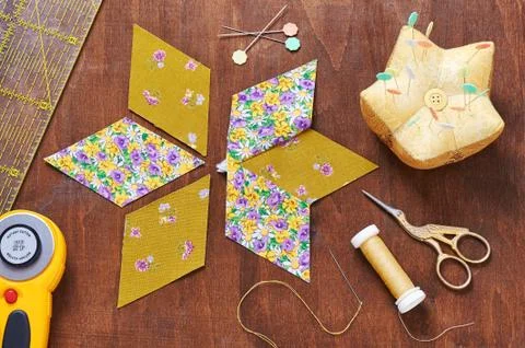 Design of  element quilt in progress, prepared cut pieces around accessories 库存照片